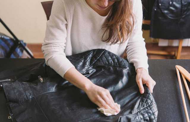 Đồ da có nên giặt không?